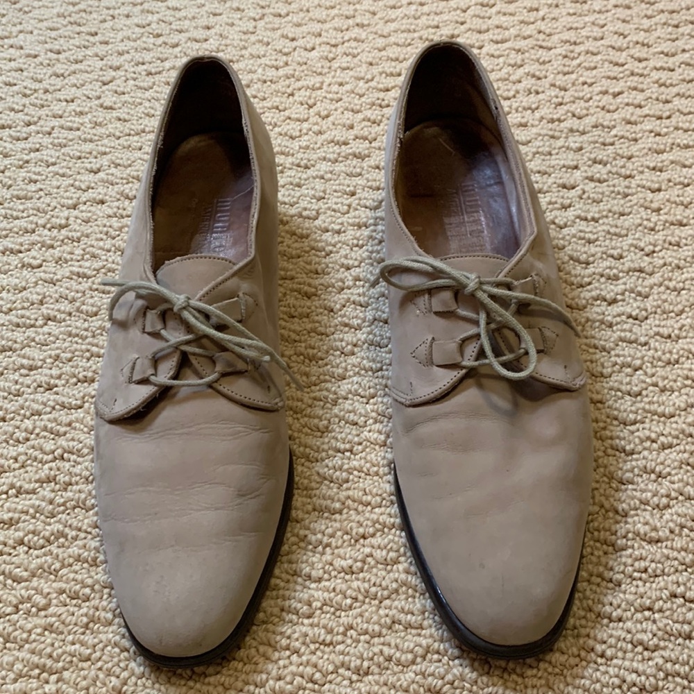 Munro American tan shoes with suede like finish SZ 10